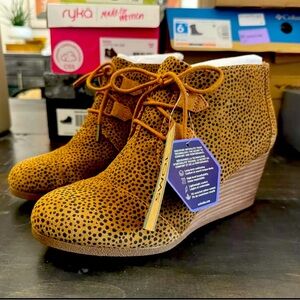 Toms Brown Suede Cheetah Print Ankle Wedge Boots Women’s 8.5 New